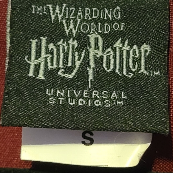 Authentic Official Gryffindor Robe - Picture 4 of 4